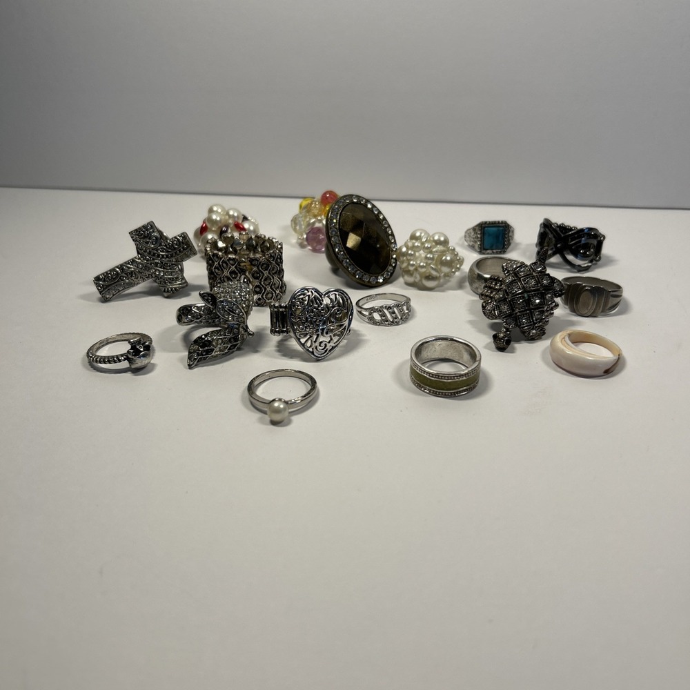 Lot 18 Vintage 80's Stretch Rings And More